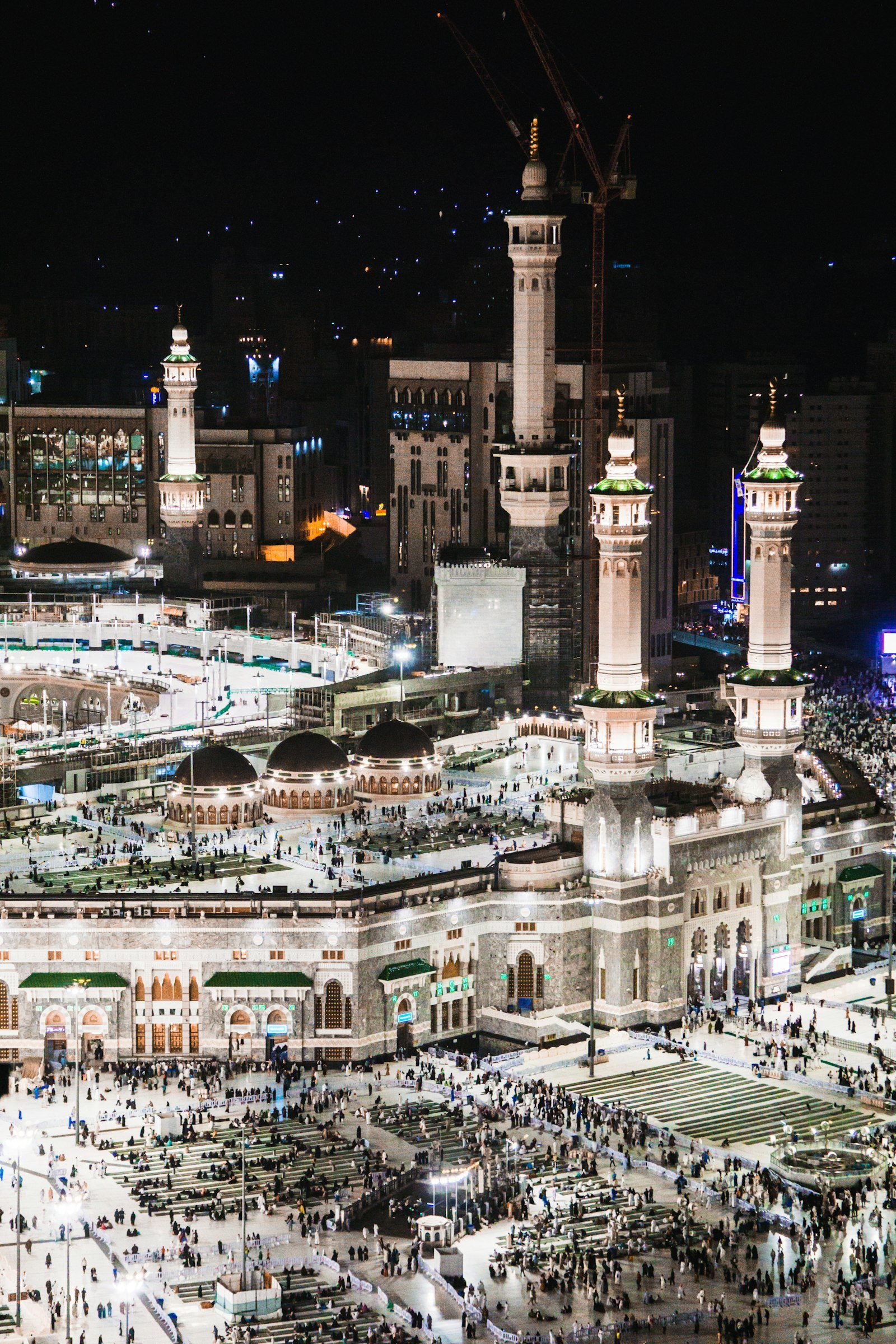 Night panorama of Masjid al-Haram and the illuminated Makkah skyline