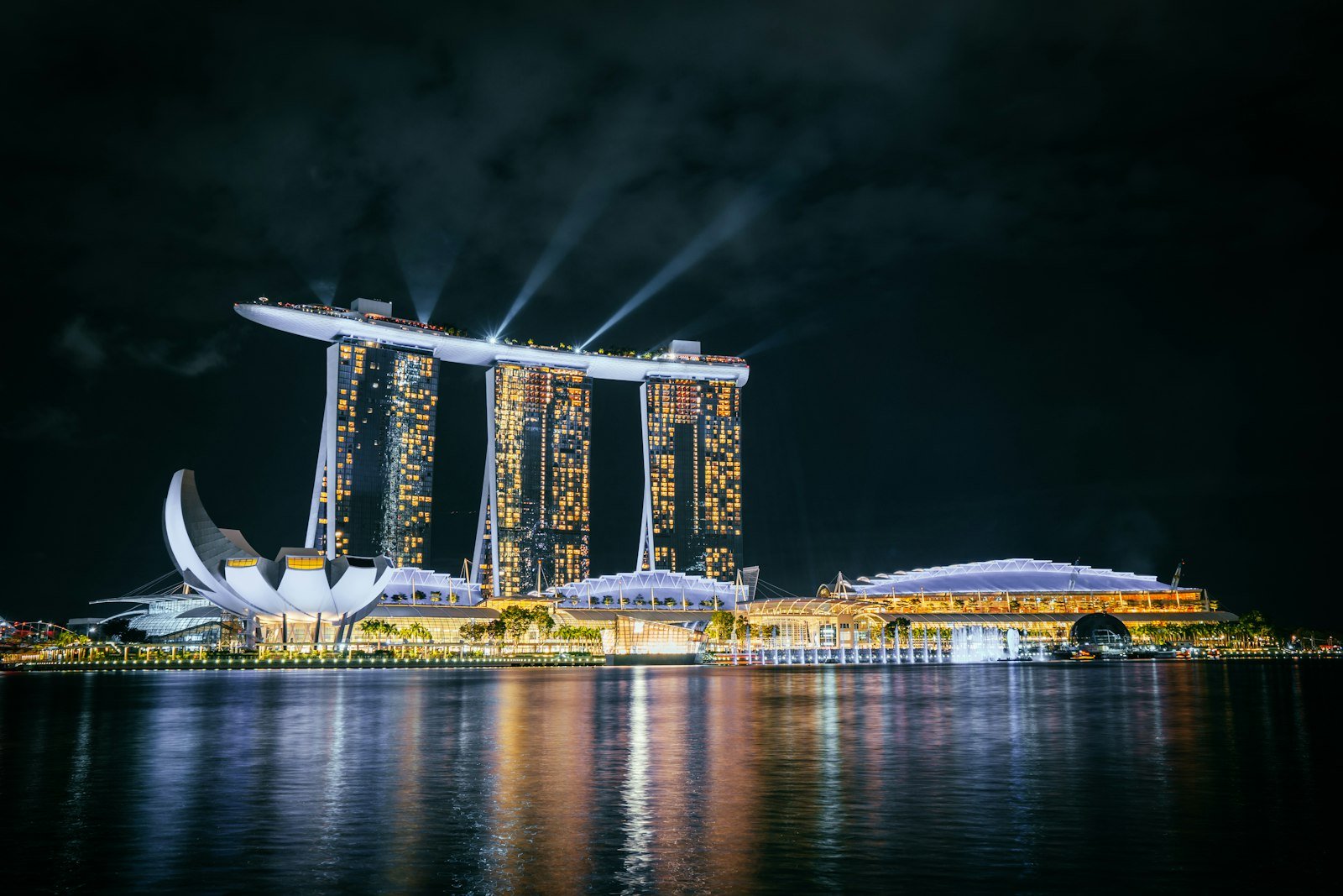 Marina Bay Sands and Singapore waterfront at dusk